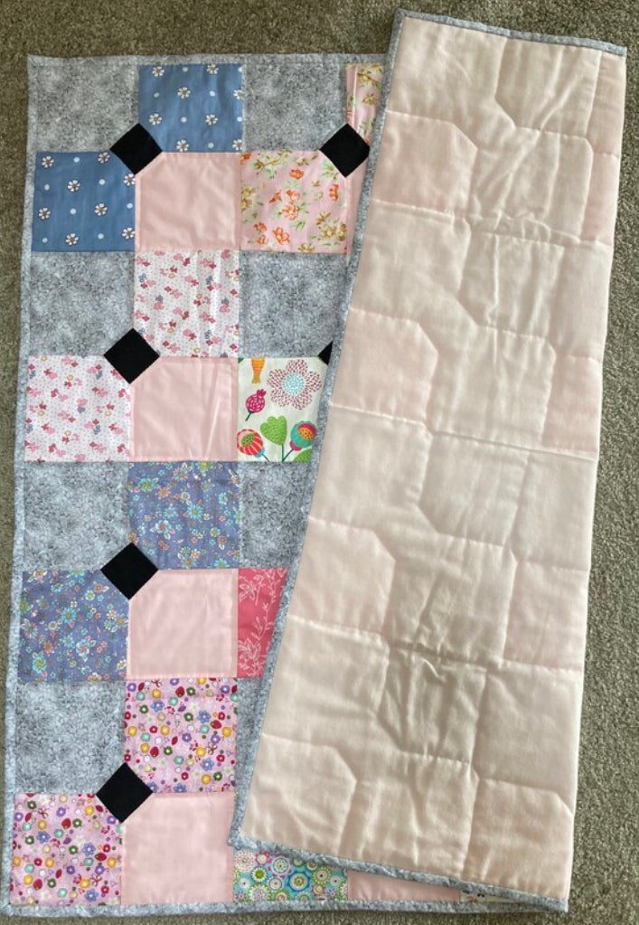 Bows (42" x 42") - Waterlily Quilts